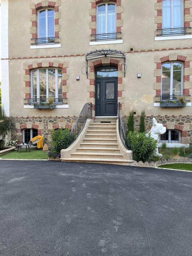 La Demeure Bed & Breakfast Sille-le-Guillaume Exterior photo