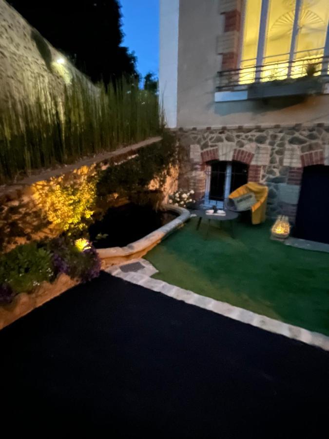 La Demeure Bed & Breakfast Sille-le-Guillaume Exterior photo