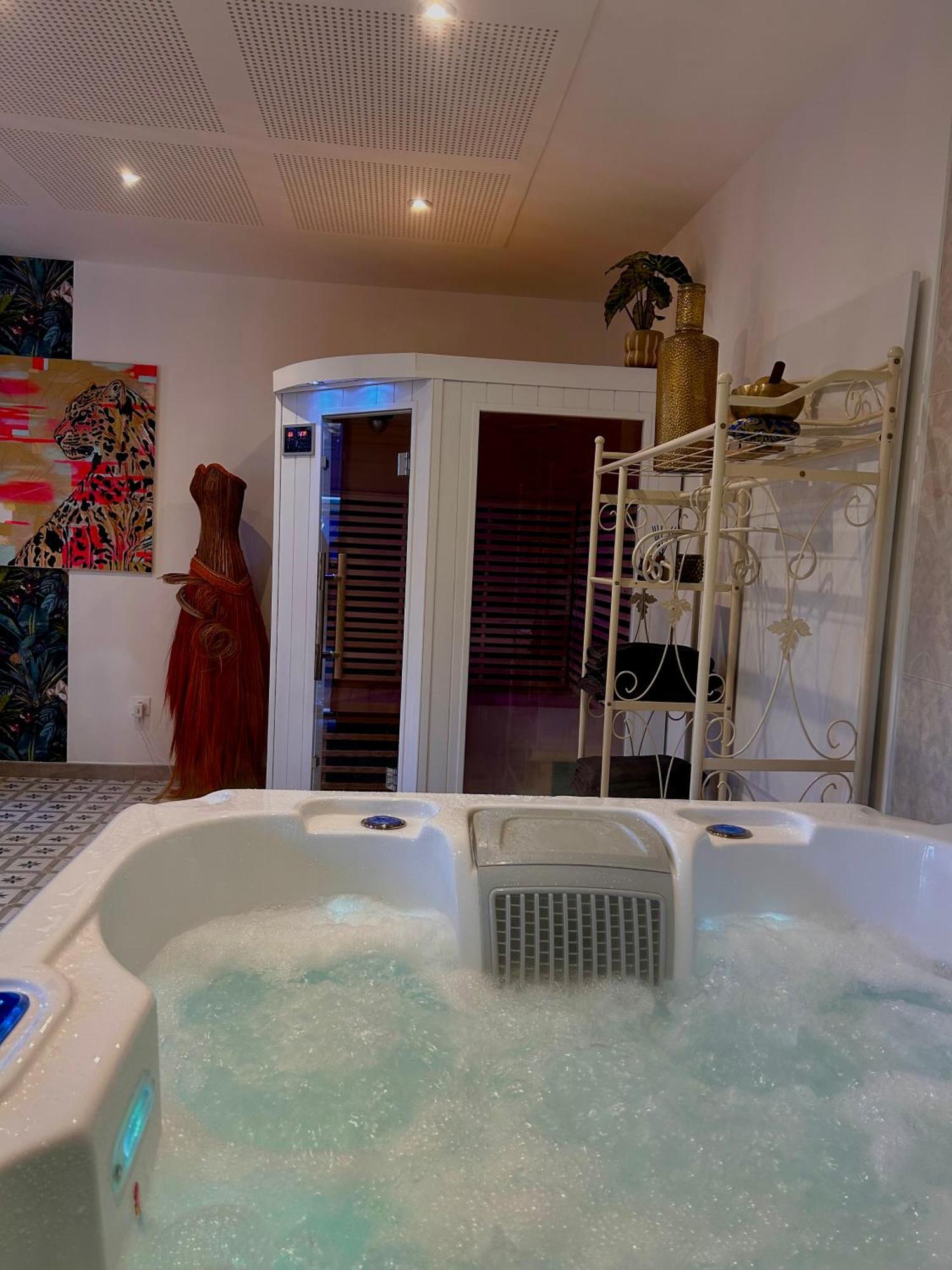 La Demeure Bed & Breakfast Sille-le-Guillaume Exterior photo